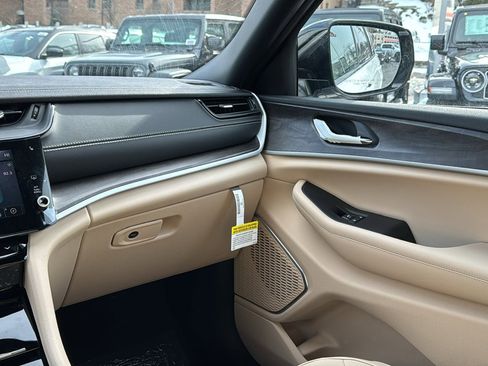 New 2026 Jeep Grand Cherokee L Limited image 22