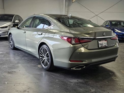 Used 2024 Lexus ES 350 w/ Premium Package FWD image 2