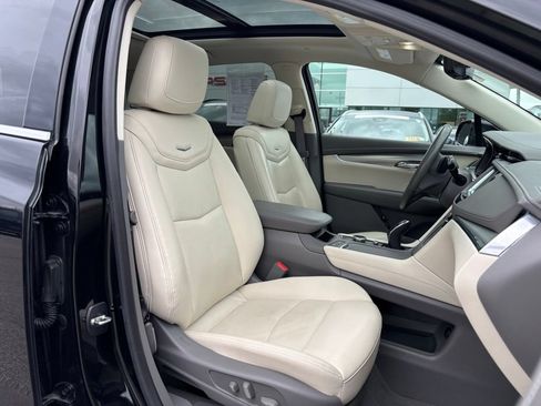 Used 2021 Cadillac XT5 Premium Luxury AWD/4WD image 17
