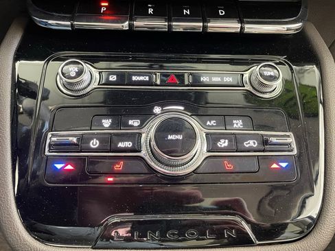 Used 2021 Lincoln Corsair AWD w/ Premium Package image 21