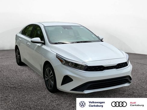 Used 2024 Kia Forte LXS FWD image 3
