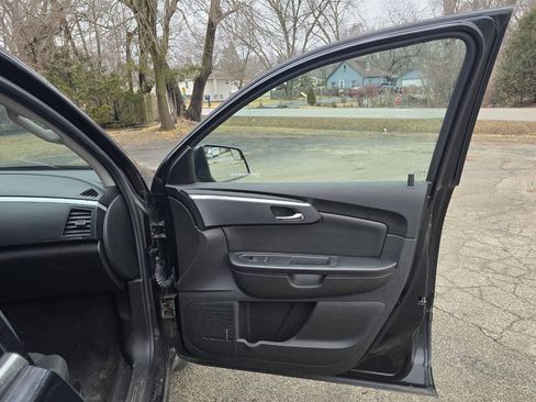 Used 2011 Chevrolet Traverse LT AWD/4WD image 12
