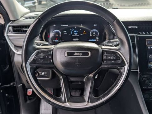 Used 2023 Jeep Grand Cherokee Laredo AWD/4WD image 40