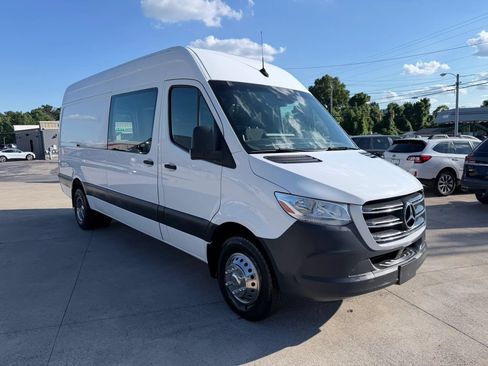 Used 2019 Mercedes-Benz Sprinter 170 Cargo w/ Acoustic Package image 7