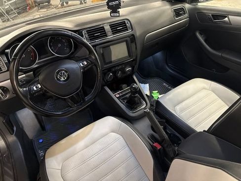 Used 2016 Volkswagen Jetta Sport FWD image 24