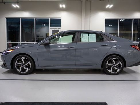 Certified 2022 Hyundai Elantra Limited w/ Cargo Package image 10