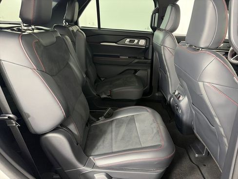 Certified 2025 Ford Explorer ST image 29