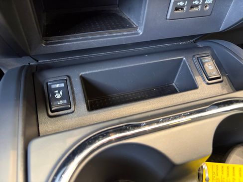 Used 2019 Nissan Titan SV w/ SV Convenience Package AWD/4WD image 18
