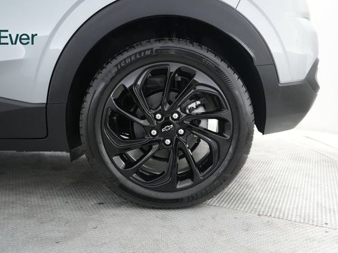Used 2027 Chevrolet Bolt RS w/ Technology Package FWD image 9