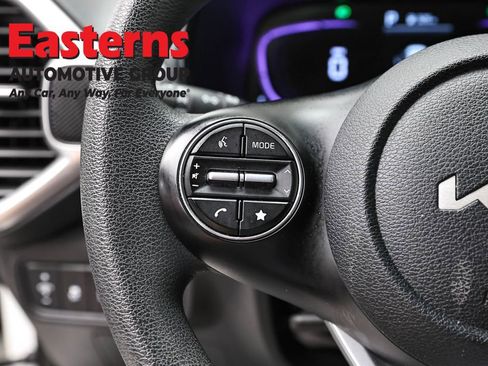 Used 2025 Kia Soul LX w/ LX Technology Package FWD image 15