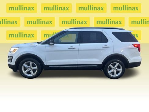 Used 2016 Ford Explorer XLT image 11