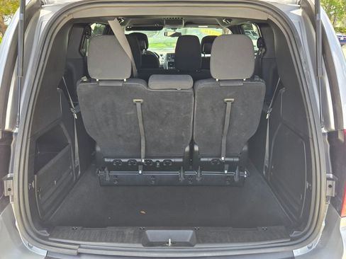 Used 2018 Dodge Grand Caravan SE FWD image 17
