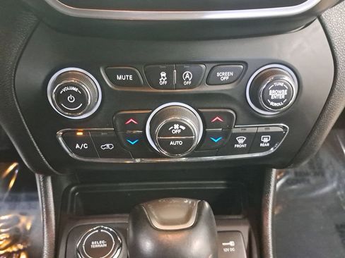 Certified 2021 Jeep Cherokee Latitude Lux 80th Anniv w/ Quick Order Package 26U 80TH AWD/4WD image 24