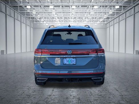 Used 2025 Volkswagen Atlas SE w/ Panoramic Sunroof Package image 4