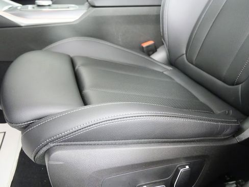 Used 2025 BMW 330i Sedan image 9