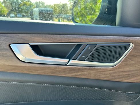 New 2026 Volkswagen Atlas SE FWD image 18