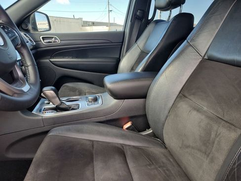 Used 2022 Jeep Grand Cherokee Laredo X image 19