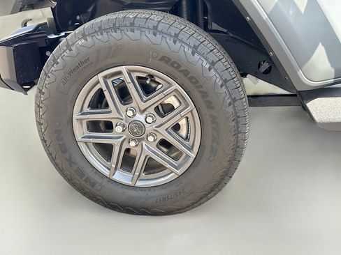 Used 2025 Jeep Wrangler Unlimited Sport AWD/4WD image 39