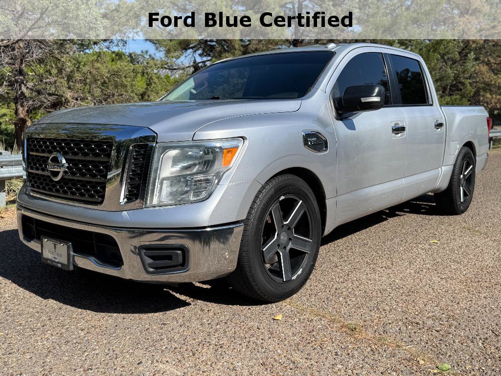 Used 2017 Nissan Titan SV RWD image 1