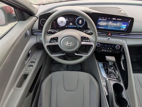 Used 2024 Hyundai Elantra SEL image 19