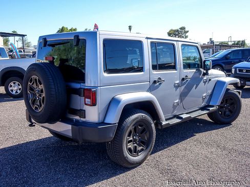 Used 2017 Jeep Wrangler Unlimited Sahara w/ Connectivity Group image 9
