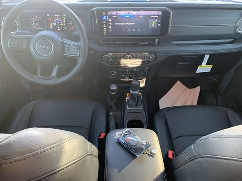 New 2025 Jeep Gladiator Sport image 23