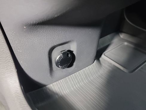 Used 2022 Toyota Sienna XLE image 34