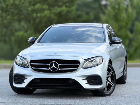 Used 2019 Mercedes-Benz E 300 4MATIC image 2