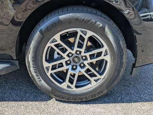 Certified 2025 Ford Expedition Active image 11