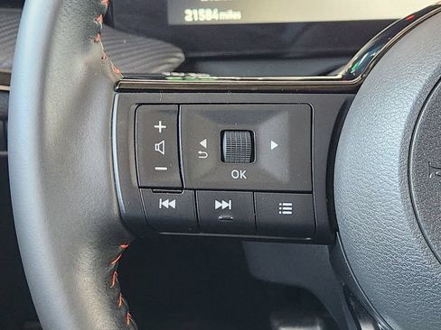 Used 2025 Nissan Kicks SR FWD image 30