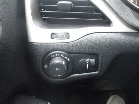 Used 2020 Jeep Cherokee Latitude image 22