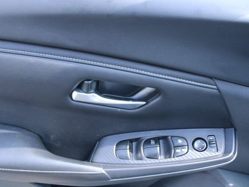 Used 2024 Nissan Sentra SV FWD image 10