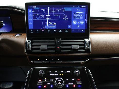 Used 2024 Lincoln Navigator Reserve image 23