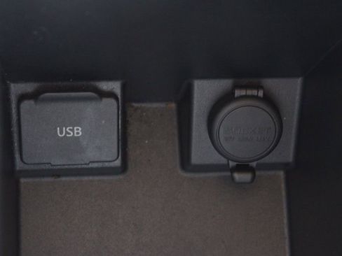 Used 2011 Nissan Rogue SV image 40