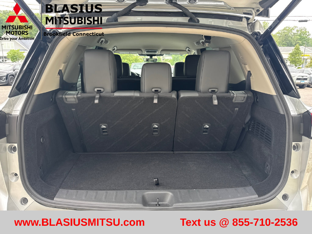 Used 2025 Nissan Pathfinder SL AWD/4WD image 41