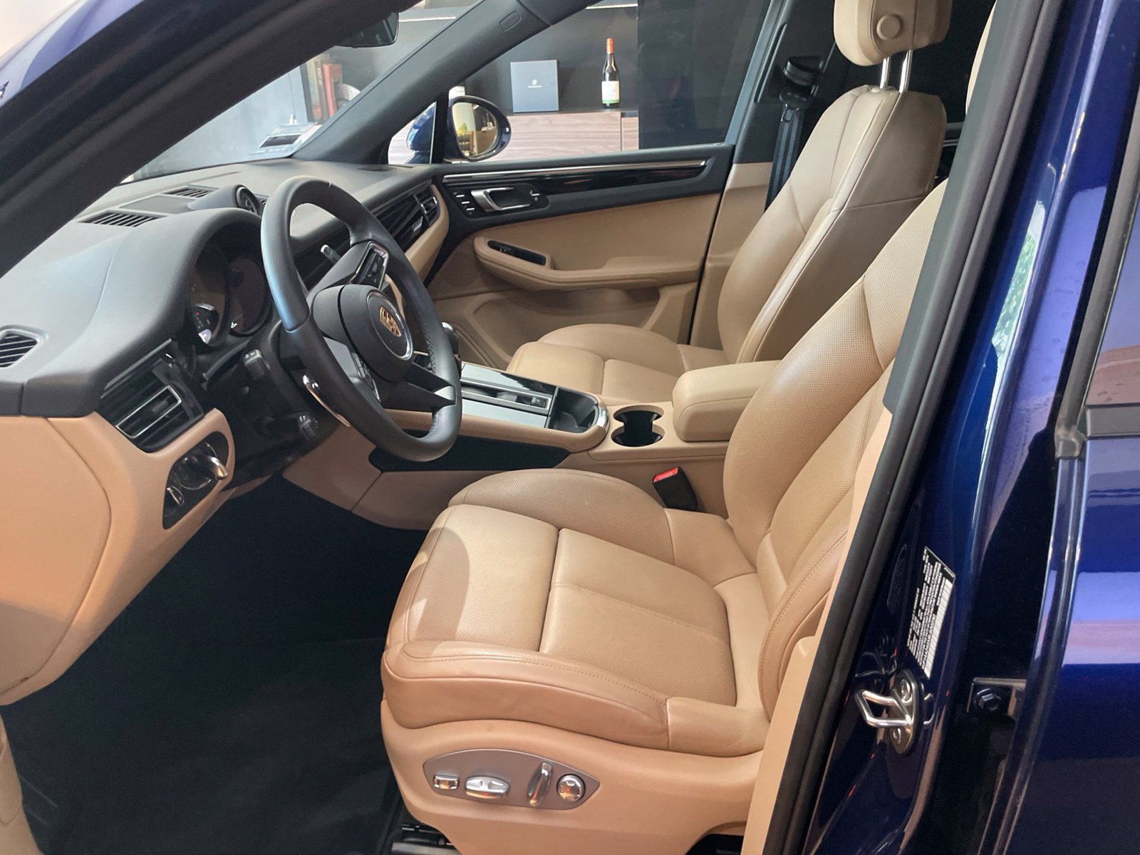 Used 2024 Porsche Macan AWD/4WD image 7
