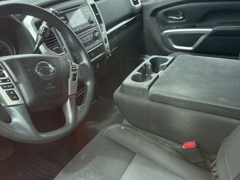 Used 2018 Nissan Titan S AWD/4WD image 3