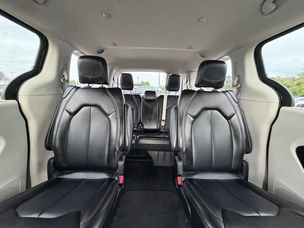 Used 2023 Chrysler Pacifica Touring-L FWD image 24