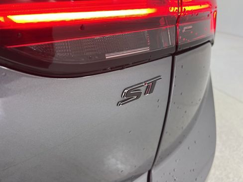 Used 2022 Buick Envision Essence w/ Sport Touring Package image 28