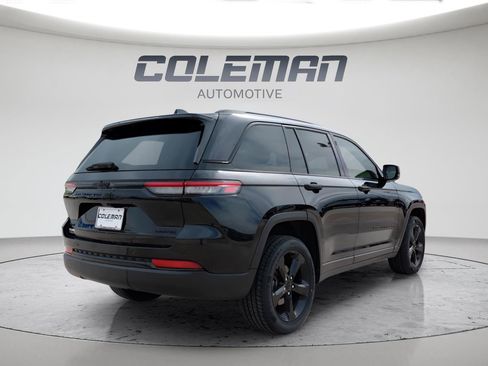 Used 2023 Jeep Grand Cherokee Limited w/ Black Appearance Package AWD/4WD image 5