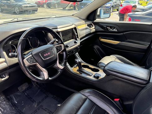 Used 2017 GMC Acadia Denali w/ Technology Package FWD image 8