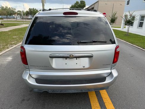 Used 2005 Chrysler Town & Country Touring w/ Leather Interior Group image 8