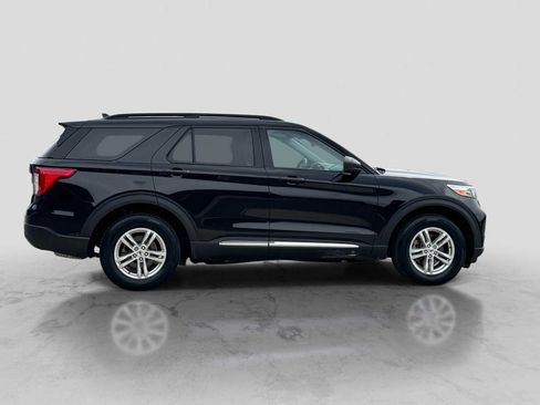 Used 2023 Ford Explorer XLT AWD/4WD image 7