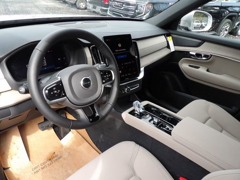 New 2026 Volvo XC90 B6 Plus w/ Protection Package Premier AWD/4WD image 15
