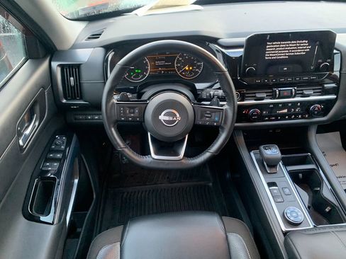 Used 2022 Nissan Pathfinder SL image 18