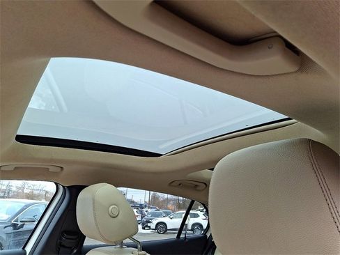 Used 2019 Mercedes-Benz GLA 250 4MATIC w/ Premium Package image 15