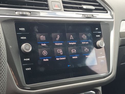 Used 2022 Volkswagen Tiguan SE R-Line image 24