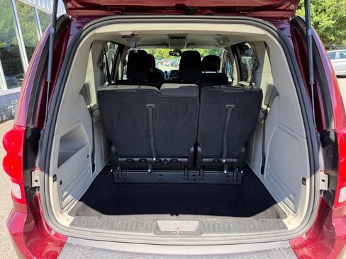 Used 2018 Dodge Grand Caravan SE w/ UConnect Hands-Free Group FWD image 12