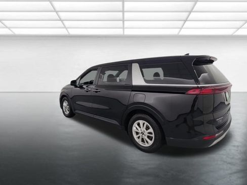 Used 2024 Kia Carnival LX FWD image 6
