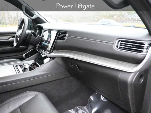 Used 2024 Jeep Wagoneer Series III image 30